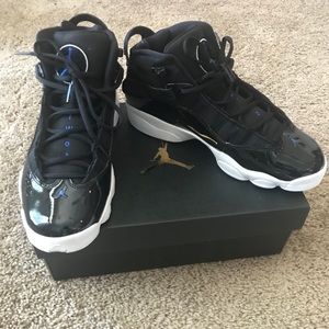 JORDANS BOYS SNEAKERS SIZE 7